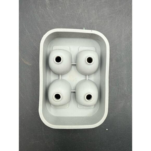 Lot of 8 Halloween Candy Trays – Silicone and Plastic – (Used) - Picture 10 of 10